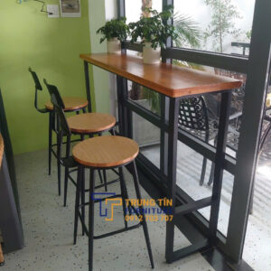 Bàn ghê bar 014