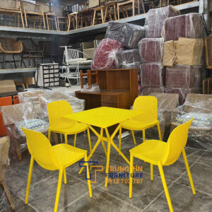 Bàn ghế nhựa 011