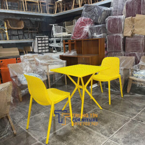 Bàn ghế nhựa 011 1 z7248815547568 5a5e37e08333f5bf053918d82e20253c